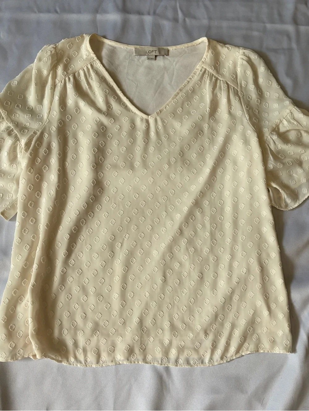 LOFT Cream V-Neck Short Sleeve Blouse M